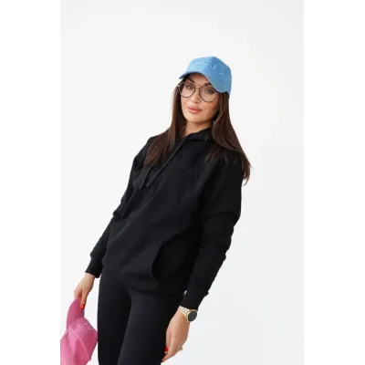 Bluza z kapturem "BOSSKA od urodzenia!" - czarna z czarnym napisem