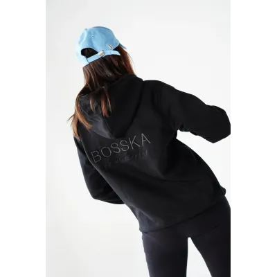 Bluza z kapturem "BOSSKA od urodzenia!" - czarna z czarnym napisem