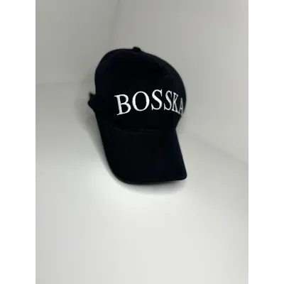 Czapka bawełniana BOSSKA -  czarna ze srebrnym napisem
