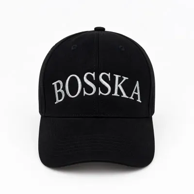 Czapka bawełniana BOSSKA -  czarna ze srebrnym napisem