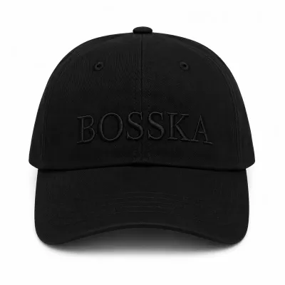 Czapka bawełniana BOSSKA -  czarna z czarnym napisem