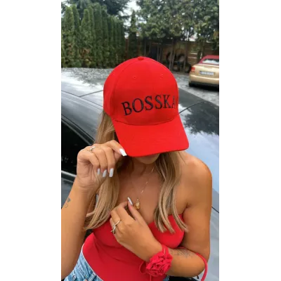Czapka bawełniana BOSSKA -  czerwona z czarnym napisem