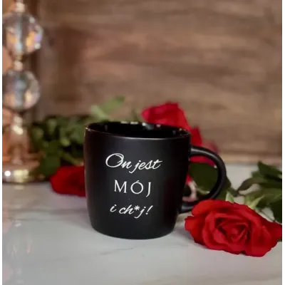 Kubek - On jest MÓJ i ch*j! - czarny