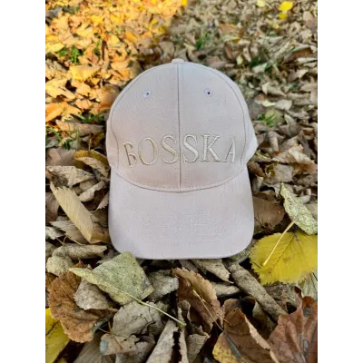 Czapka z daszkiem  BOSSKA -  jasnobeżowa z beżowym napisem