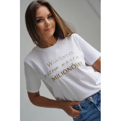 Koszulka oversize "Wiadomo, jestem warta MILIONÓW!." - biała ze złotym napisem