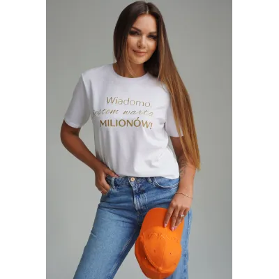 Koszulka oversize "Wiadomo, jestem warta MILIONÓW!." - biała ze złotym napisem