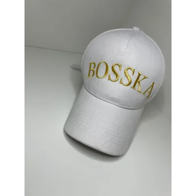 Czapka bawełniana BOSSKA -  biała ze złotym napisem