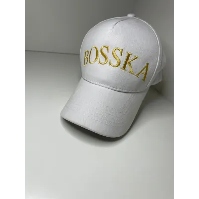 Czapka bawełniana BOSSKA -  biała ze złotym napisem
