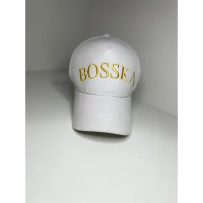 Czapka bawełniana BOSSKA -  biała ze złotym napisem